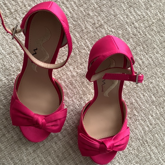 Barbie Pink platform dress sandals - Picture 2 of 7